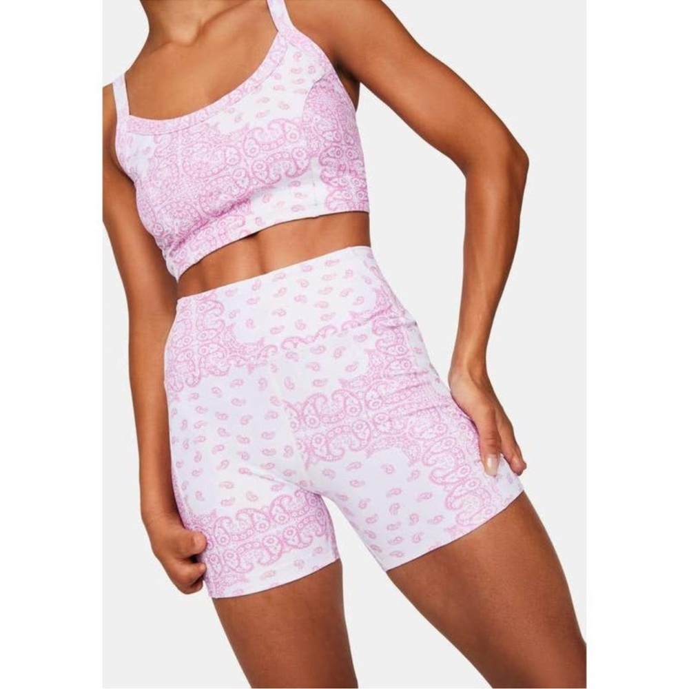 NWT🤍YEAR OF OURS🩷RARE BANDANA PINK WORKOUT SET